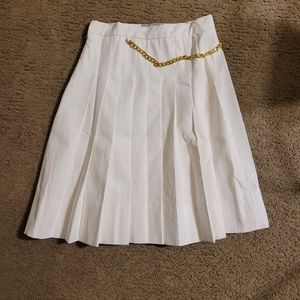 Apparalel Pleated Cotton Skirt with Removable Chain in White